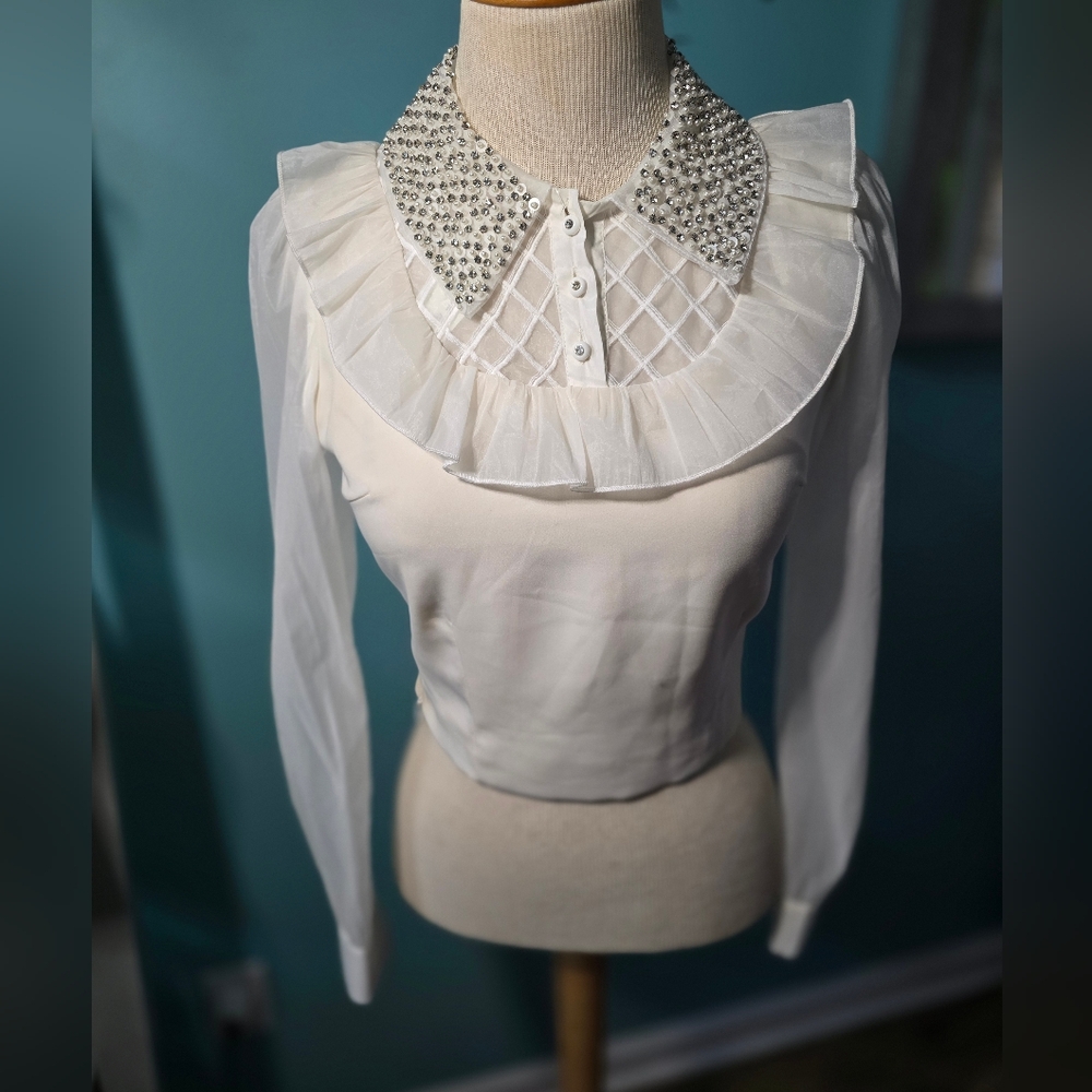 Elegant Ruffled Gill Judith Top with Embellished Collar